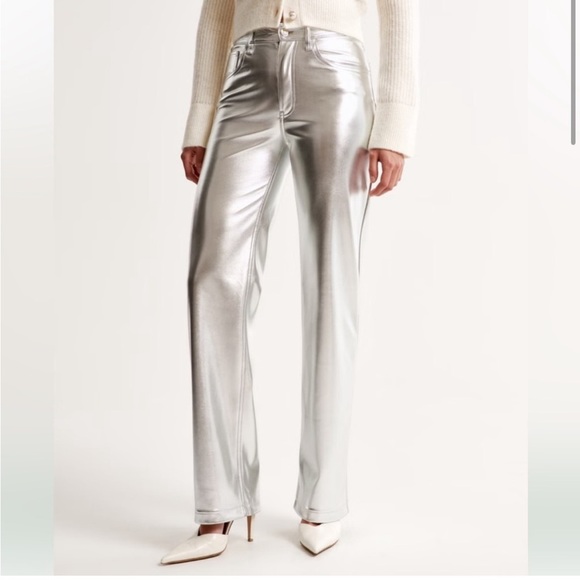 NWT Abercrombie & Fitch Vegan

Leather 90s Relaxed Pants Silver size 24 - Picture 4 of 9